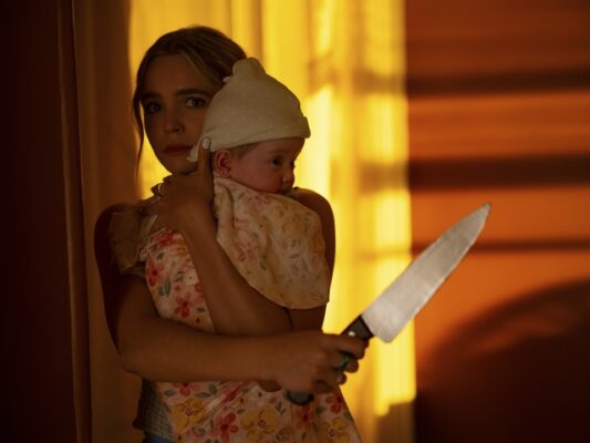 Imogen (bailee-madison) holds a knife and a baby