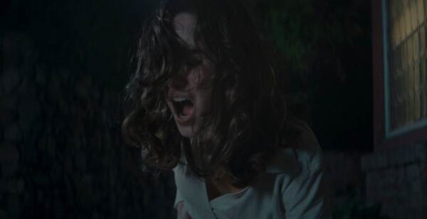 Natalie (Alicia Sanz) screams