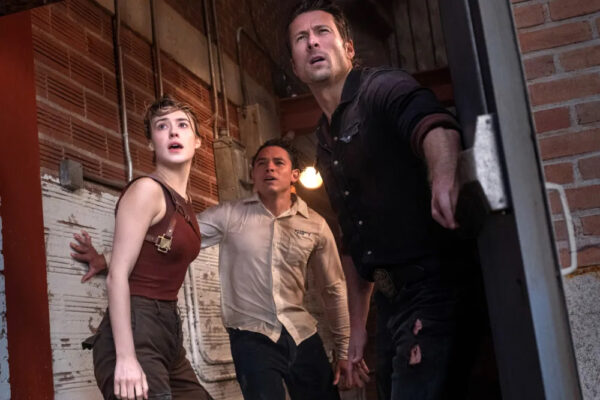 Kate (Daisy Edgar-Jones), Javi (Anthony Ramos), and Tyler (Glen Powell) stand, drenched, in front of a brick wall